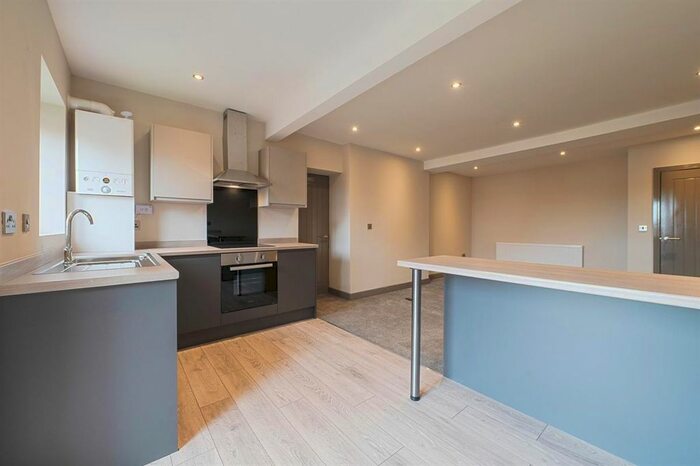 3 Bedroom Flat To Rent In Apartment, Healdfield Road, Castleford, WF10