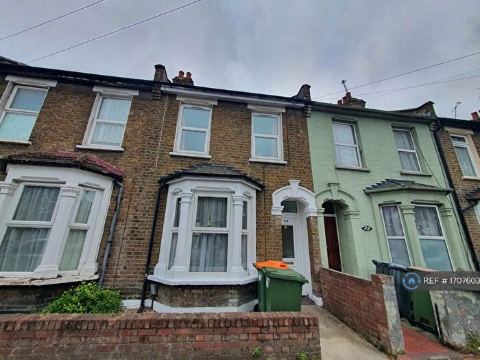 3 Bedroom Terraced House To Rent In Dundee Road, Plaistow, E13