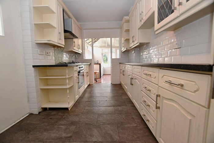 5 Bedroom Semi-Detached House To Rent In Christian Fields, London, SW16