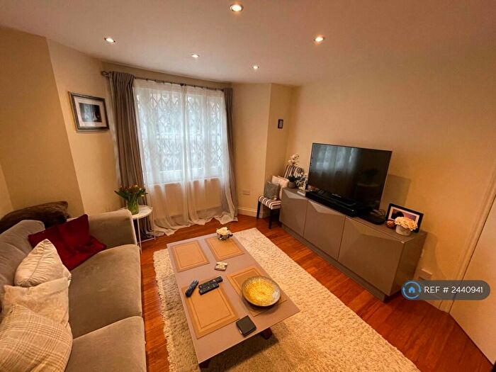 1 Bedroom Flat To Rent In Kennington Road, London, SE11