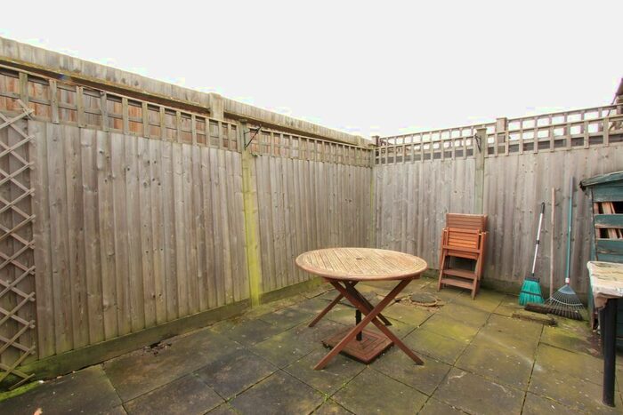 1 Bedroom Detached House To Rent In Grove Road, Mitcham, Surrey, CR4