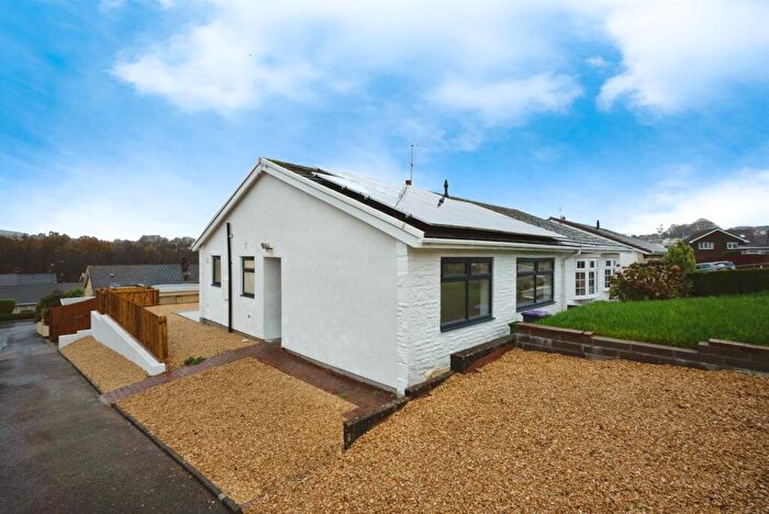 2 Bedroom Semi-Detached Bungalow For Sale In Heol Padarn, New Inn, Pontypool, NP4