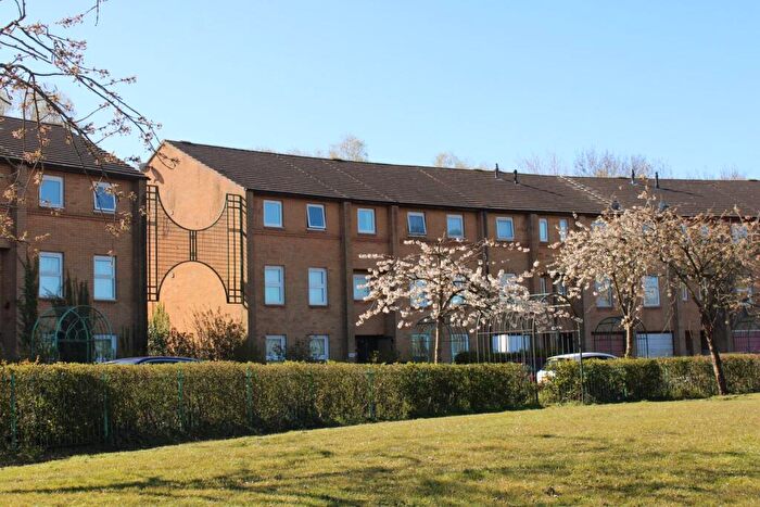 2 Bedroom Flat For Sale In Kernow Crescent, Fishermead, Milton Keynes, MK6
