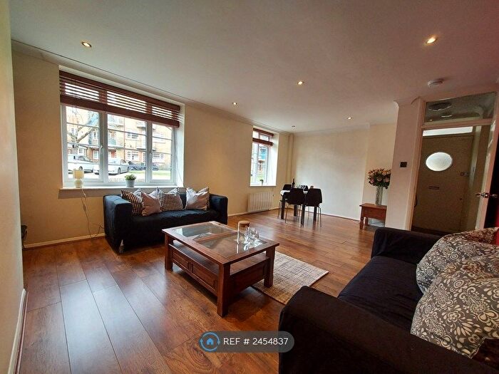 3 Bedroom Flat To Rent In Acorn Walk, London, SE16