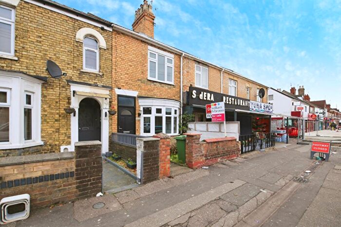 3 Bedroom Terraced House For Sale In Lincoln Road, Peterborough, PE1