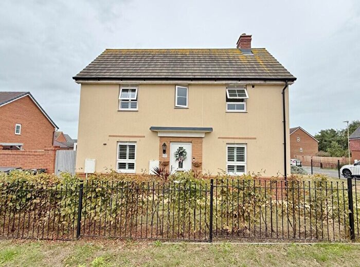 3 Bedroom Semi-Detached House For Sale In Mulberry Walk, Havant, PO9