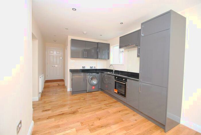 1 Bedroom Flat To Rent In London Road, Leigh-On-Sea, SS9