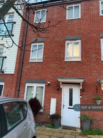 4 Bedroom Terraced House To Rent In Chadwick Road, Slough, SL3