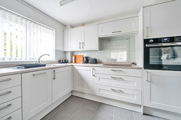 1 Bedroom Apartment For Sale In Allingham Court, Summers Road, Godalming, Surrey, GU7