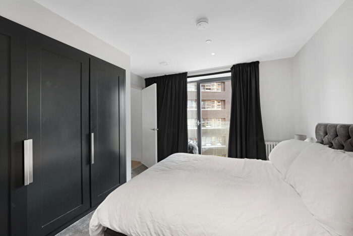 1 Bedroom Flat For Sale In Meade House, Canary Wharf, E14