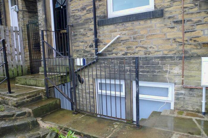 1 Bedroom Flat To Rent In Bradford Road, Idle, Bradford, BD10