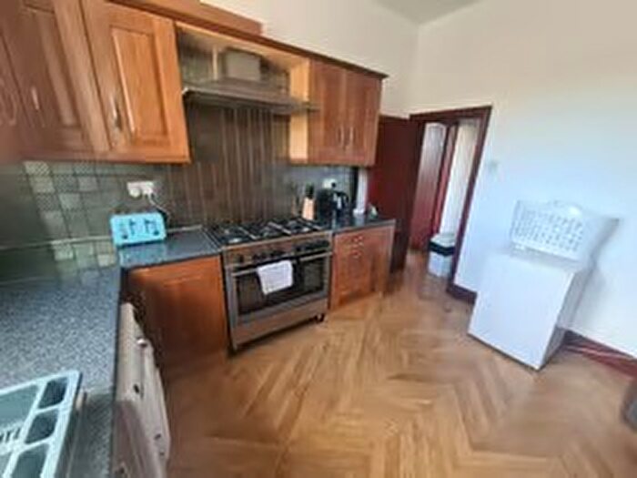 2 Bedroom Apartment To Rent In Hill Top Street, Leeds, West Yorkshire, LS6