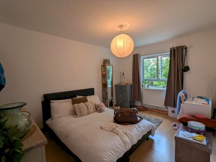 3 Bedroom Maisonette To Rent In Billingley, NW1