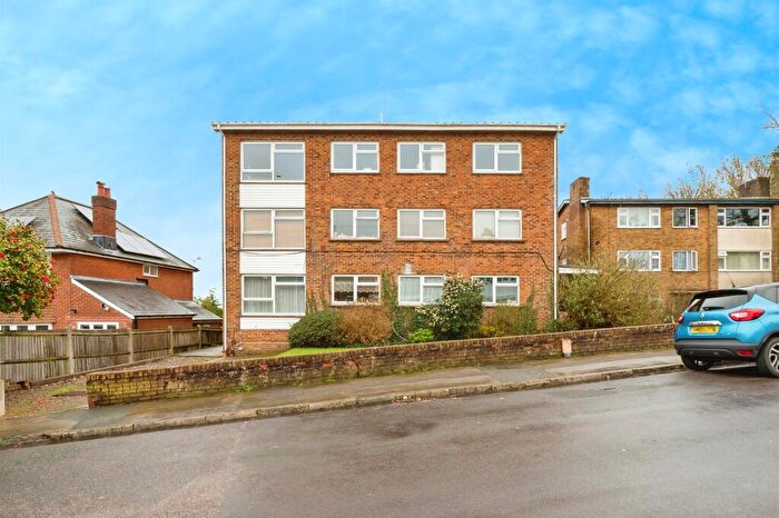 1 Bedroom Apartment For Sale In Castle Road, Southampton, SO18