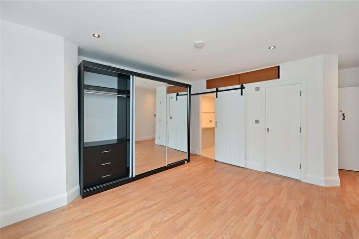 Studio To Rent In Etchingham Park Road, London, N3