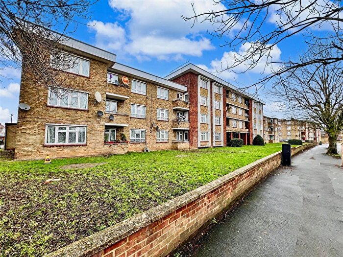 3 Bedroom Flat For Sale In Milford Court, Uxbridge Road, Southall, UB1