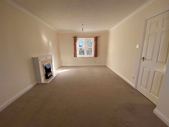2 Bedroom Flat To Rent In Addington Court, Exeter, EX4