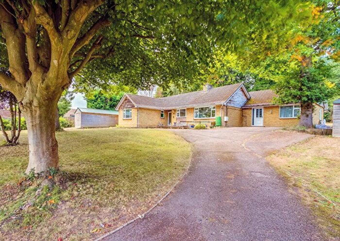 5 Bedroom Bungalow For Sale In Roundabout Lane, Mardley Heath, Welwyn, Hertfordshire, AL6