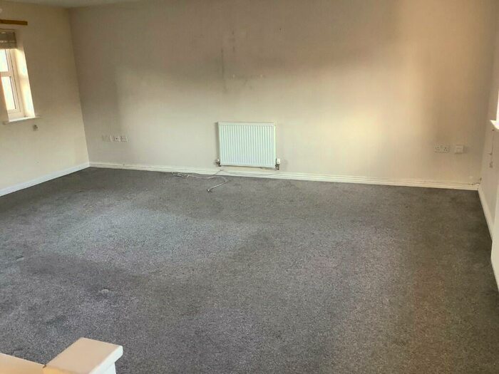 3 Bedroom Flat To Rent In Kniveton Close, Derby, Derbyshire, DE22
