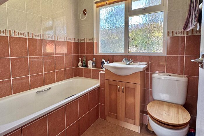 2 Bedroom Bungalow For Sale In Oaklea, Withielgoose Mills, PL30