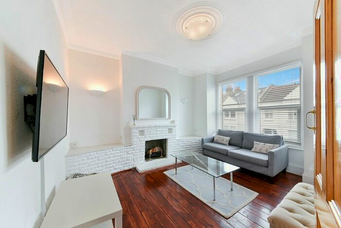 3 Bedroom Flat To Rent In Danehurst Street, London, SW6