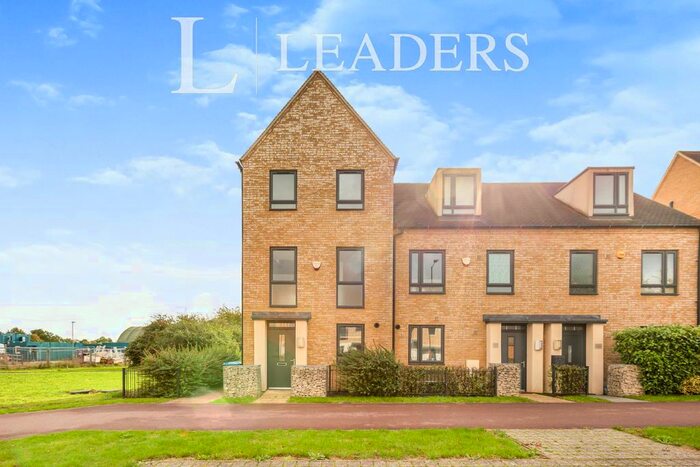 4 Bedroom Town House To Rent In Hayton Way, Tattenhoe Park, MK4