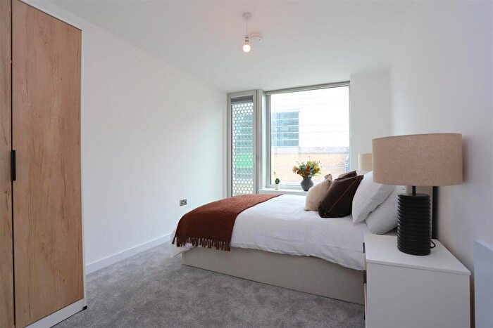 3 Bedroom Apartment For Sale In Great Ducie Street, M3 - Photo 5