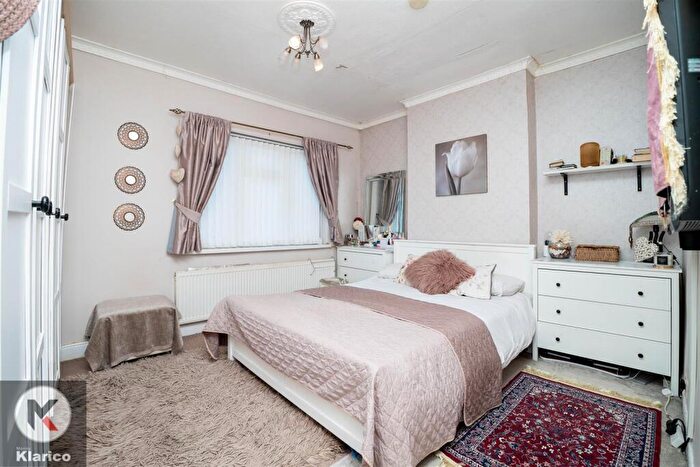 3 Bedroom End Of Terrace House For Sale In Blythswood Road, Birmingham, B11