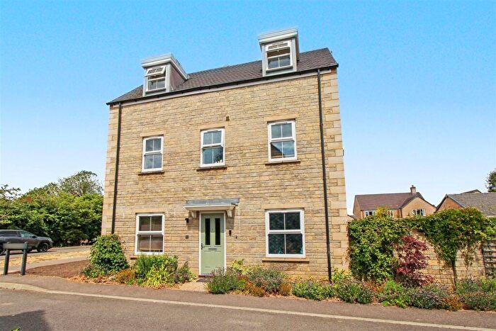 3 Bedroom Semi-Detached House For Sale In School View, Oundle, Peterborough, PE8