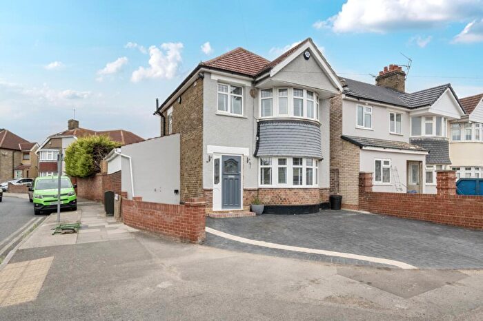 4 Bedroom Detached House To Rent In Okehampton Crescent Welling, DA16