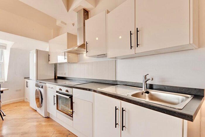 2 Bedroom Apartment To Rent In High Street, Slough, SL1