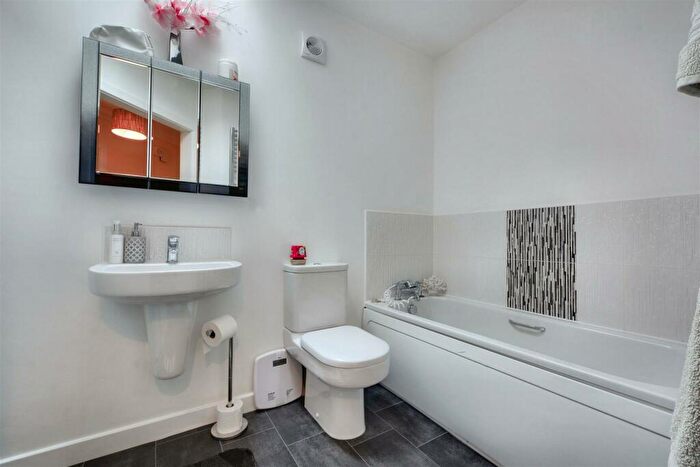 2 Bedroom Detached Bungalow For Sale In Meadow Croft Gardens, Hucknall, NG15