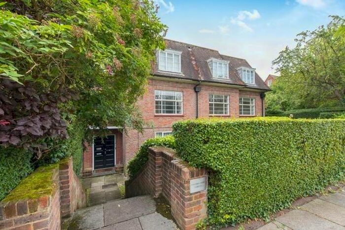 3 Bedroom Flat To Rent In Falloden Court, Brookland Rise, Hampstead Garden Suburbs NW11