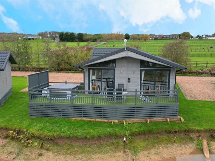 3 Bedroom Chalet For Sale In Woodpecker Lodge, Willow Lakes, Ashby Cum Fenby, DN37