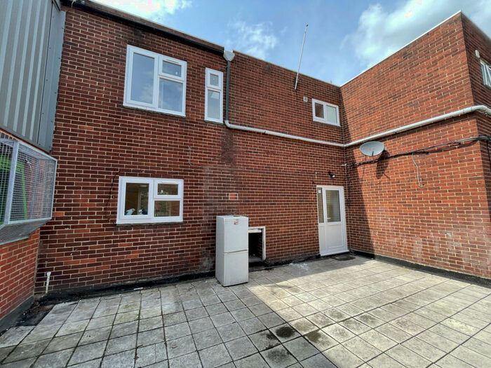 3 Bedroom Flat To Rent In Flat Normanton Road, Derby, DE23
