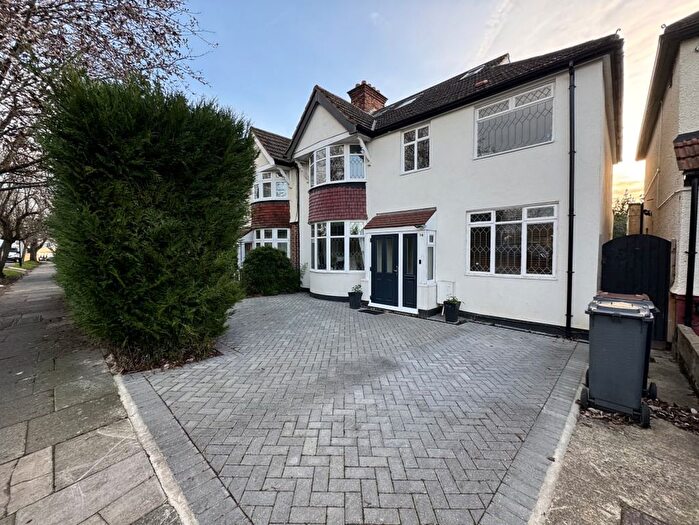 4 Bedroom Semi Detached House For Sale In Woodlands Road, Isleworth, TW7