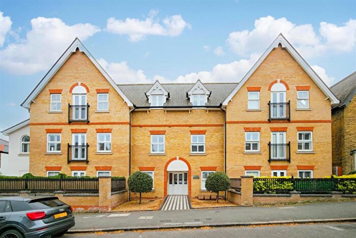 1 Bedroom Flat To Rent In Ivydene Court, Queens Road, Buckhurst Hill, IG9