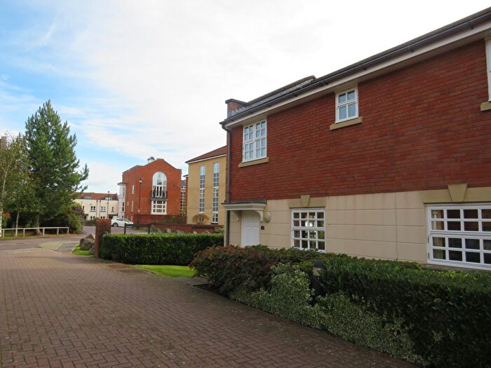 2 Bedroom Flat To Rent In John Repton Gardens, Bristol, BS10