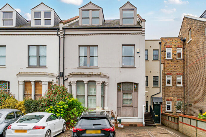 1 Bedroom Flat For Sale In Brondesbury Road, Queens Park, London, NW6