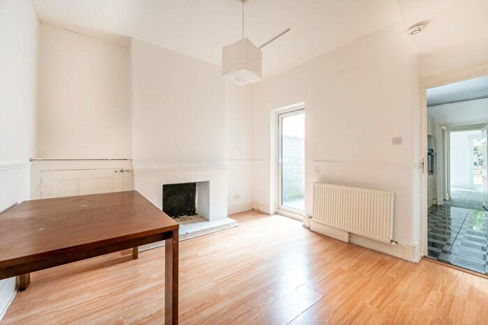4 Bedroom Terraced House To Rent In Belgrave Road, Walthamstow, London, E17