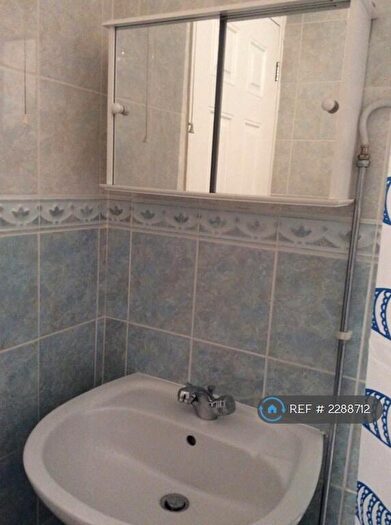 2 Bedroom Semi-Detached House To Rent In Rushey Mead, Leicester, LE4