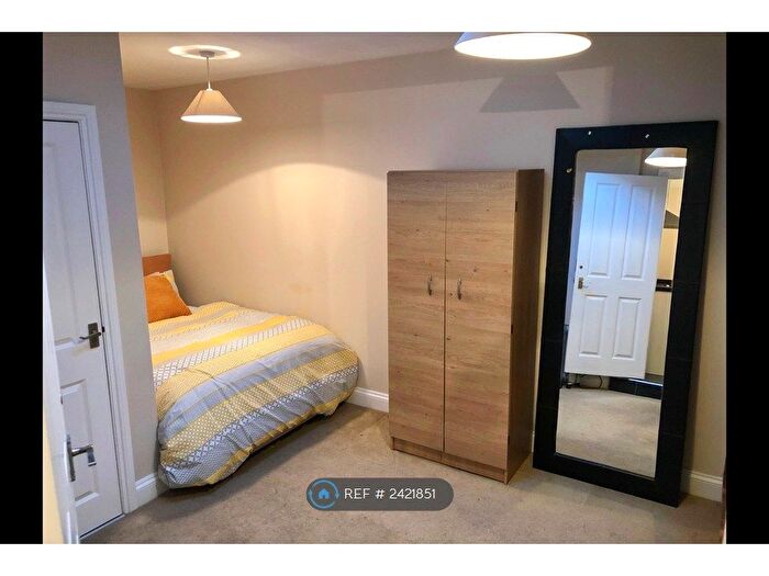 Studio To Rent In Spa Road, London, SE16