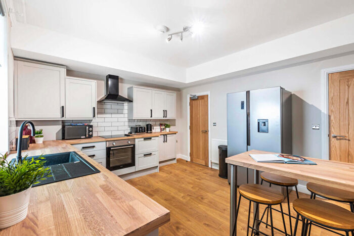 6 Bedroom House To Rent In Burley Lodge Road, Leeds, LS6