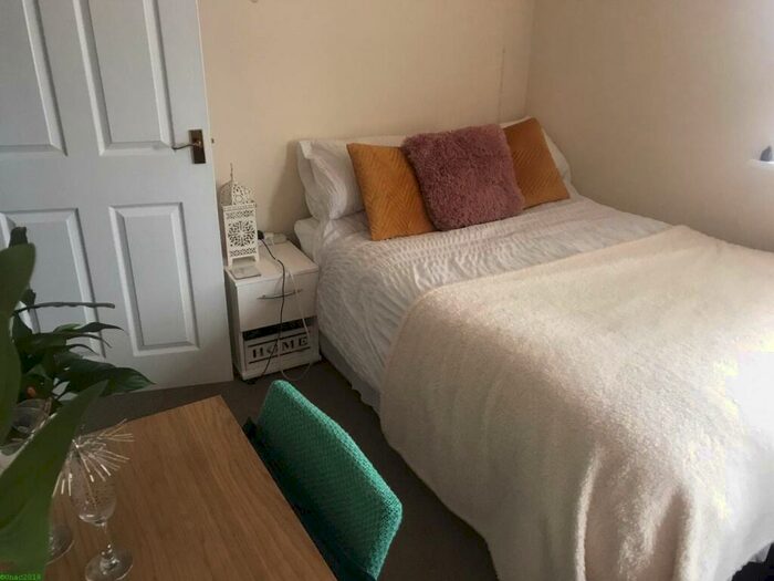 2 Bedroom Flat To Rent In Signet Square, Stoke, Coventry, CV2