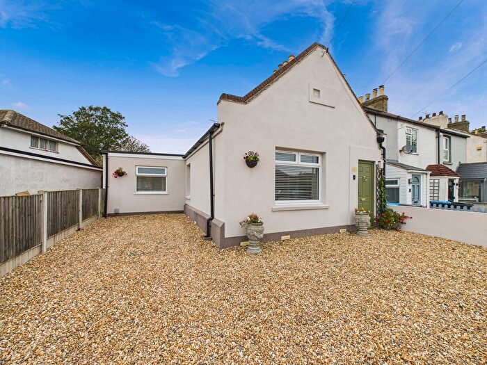 3 Bedroom Semi-Detached Bungalow For Sale In Northwood Road, Broadstairs, CT10