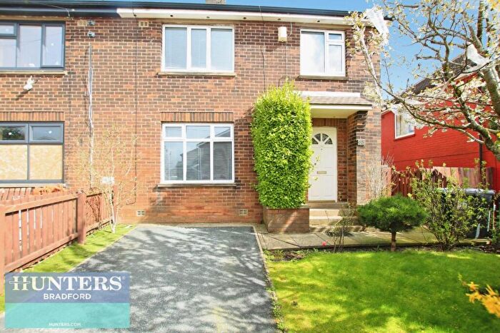 3 Bedroom Semi Detached House To Rent In Meadway, Woodside, Bradford, West Yorkshire, BD6