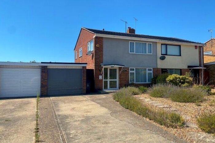 3 Bedroom Property To Rent In Wykeham Close, Poole, BH17