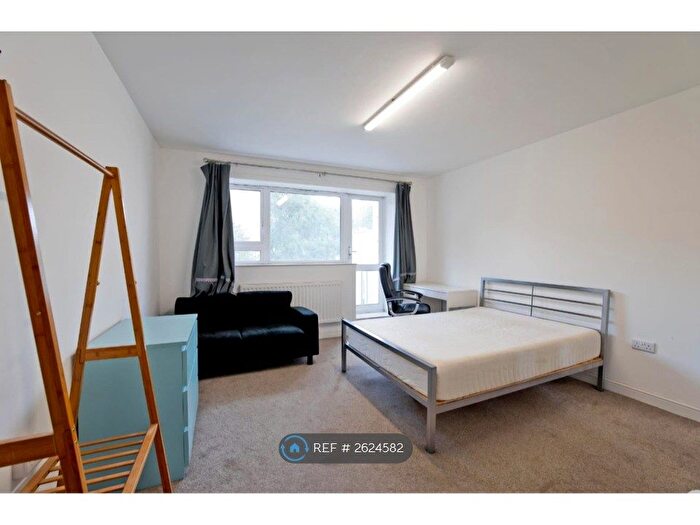 5 Bedroom Flat To Rent In Scafell, London, NW1