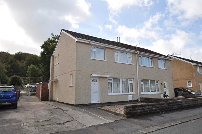 3 Bedroom Semi-Detached House For Sale In Trilwm, Trimsaran, Kidwelly, SA17