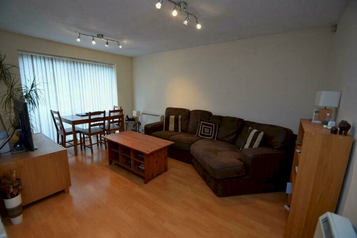 3 Bedroom Apartment To Rent In Mallow Street, Hulme, Manchester., M15